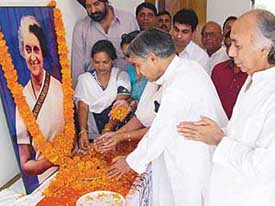 Member of Parliament Pawan Kumar Bansal pays tributes on the martyrdom day of Indira Gandhi