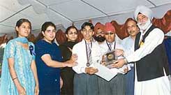 Mr Bir Devinder Singh gives away prizes to winners