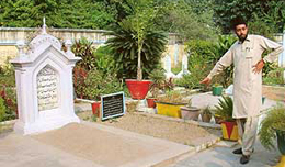 A spot beside the tomb of Hazrat Mirza Ghulam Ahmad Qadiani, founder of the Ahmadiyya Jammat, awaits the final burial of his wife who died in Pakistan in 1952.