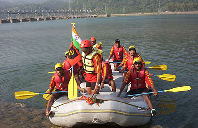 Personnel of the Armoured Brigade complete a white water rafting expedition at Dhak Pathar barrage