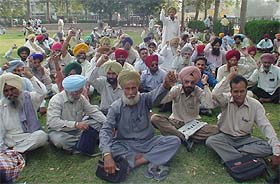 Members of the Punjab Employees Action Committee protest against the government at DC Office