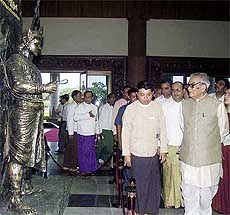 Vice-President Bhairon Singh Shekhawat visits the archaeological museum in Bagan