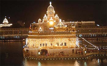 An illuminated Golden Temple on the eve of Gurpurb, in Amritsar 