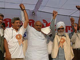 Former Prime Minister H. D. Deve Gowda, CPM secretary- general Harkrishan Singh Surjeet and Mr Sita Ram Yechury on the concluding day of the seventh all-India conference of the DYFI at Amritsar 