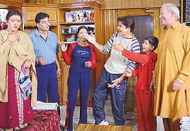 Dara Singh on the sets of �Aangan Tedha�, a comedy serial being produced for Doordarshan. 