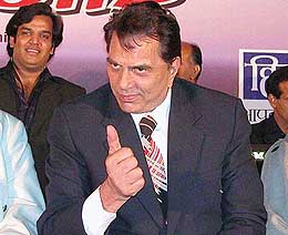 Dharmendra at the Sur Ardhana Award function