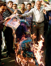 Journalists burn an effigy of the Tamil Nadu Chief Minister, Ms Jayalalithaa