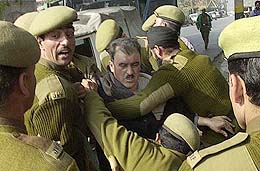 Policemen arrest Kashmiri human rights activist Mohammad Ashan Untoo