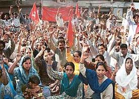 Members of the Punjab Wool Combers Employees and Workers Union protest in front of the office of the Assistant Labour Commissioner