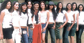Winners of the regional round of �Metropolitan Top Model India Contest 2003�