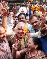 Delhi Pradesh BJP President Madan Lal Khurana shows the victory sign