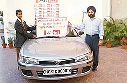 Mr Mandeep Bhatia, vice-president (Marketing), Airtel, gives Lancer car to Rakesh Kumar of Panchkula.