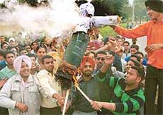 College students burn an effigy of the UT Administration in support of their demand