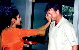 Australian vice-captain Adam Gilchrist being given a warm welcome at a hotel in Kolkata 