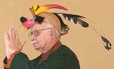 Deputy Prime Minister L.K. Advani greets the supporters during a civic reception in Itanagar