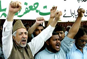 Supporters of Islami Tehrik-e-Pakistan, a banned Islamic militant group, protest the arrest of their leader during a religious procession in Karachi 