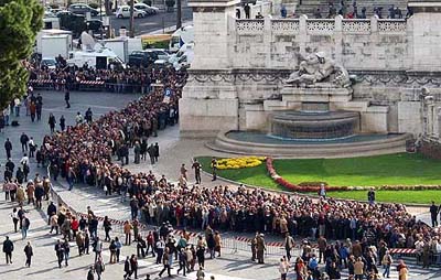 People line up outside Rome's Vittoriano monument to pay tributes to the caskets of the 19 Italians killed in Iraq, which are kept inside the monument, on Monday