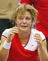 Kirsten Flipkens of Belgium cries after losing to Meghann Shaughnessy of the US in semifinal of the Federation Cup 
