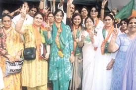  Ms Aditi Prakash, wife of BJP candidate from Kamla Nagar, Mr Suraj Prakash, accompanied by her retinue of faithfuls went canvassing in Kamla Nagar