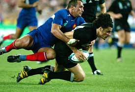 France's David Bory tackles New Zealand's Doug Howlett during their third place play-off match at the Rugby World Cup in Sydney 
