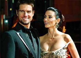 Hollywood actor Tom Cruise and Spanish actress Penelope Cruz arrive at the Japan premiere of Cruise's latest film The Last Samurai