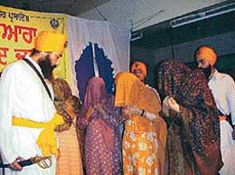 Scenes from the play �Ankhile Jodhey�