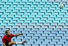 England rugby player Jonny Wilkinson trains during  training session in Sydney