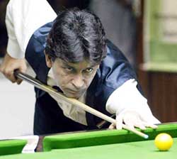India's Geet Sethi in action against Thailand's Praput. C during the quarterfinal of the World Billiards championship 2003 in Hyderabad