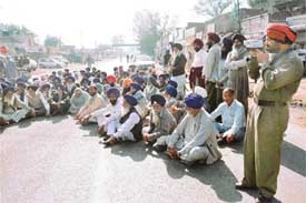 For a handful of people sitting on road in protest, hundreds of commuters were inconvenienced on the Chandigarh-Kharar