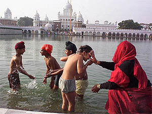 Devotees take a dip in the sarovar at Gurudwara Dukhnwaran in Patiala on the martyrdom day of Guru Teg Bahadur