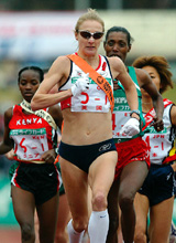 British runner Paula Radcliffe, world record holder in the women�s marathon, leads the pack at the start of the 2003 International Chiba Ekiden Marathon relay race