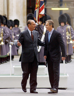Britain�s Prime Minister Tony Blair walks with French President Jacques Chirac