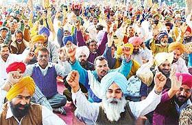 Members of the Coordination Committee of Government and MC employees and workers, UT, hold a rally at the Matka Chowk in Chandigarh