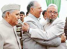 The Governor of Punjab, Justice O.P. Verma (retd), and his Haryana counterpart, Babu Parmanand, who met coincidentally at the Jama Masjid
