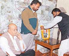 Dr Viresh Shandilya, national president of the Anti-Terrorist Front of India (sitting), Mr Ashok Valmiki and Mr Deepak Sharma, speaker and vice-president of the Congress Panchayati Raj, respectively pay homage to martyr Major Navneet Vats 