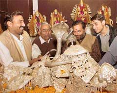 Priests and members of the management of Pracheen Shiv Mandir