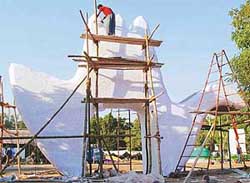 The Open Hand, symbolic of Chandigarh�s free spirit