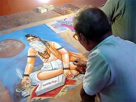 An artist prepares rangoli for the Gita Jayanti function at Kurukshetra