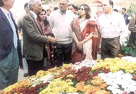 Delhi Lt-Governor Vijai Kapoor inaugurating a �Chrysanthemum Show� at Dilli Haat in the Capital