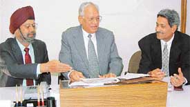 Mr J.S. Kohli  discusses a point with Mr R. P. Bajaj (centre), Chairman, Permanent Lok Adalat for Public Utilities