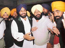 Mr Sukhbir Badal flanked by president and general secretary of the Youth Akali Dal Sharanjit Singh Dhillon and Baljit Singh Nellamahal, respectively, at Gurdwara Nada Sahib