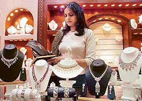 As the gold prices have crossed Rs 6,000 per 10 gram mark, the jewellers are witnessing a fall in demand despite the ongoing festival season