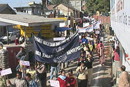 College and school students hold an AIDS awareness rally at Hamirpur on Monday to mark World AIDS Day