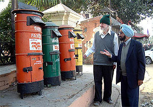 Dr Neol Q. King (left), Prof Emeritus and Comparative Religion, University of California, Santa Cruz, California