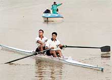 Rowers of Panjab University lead in one of the heats