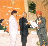 The Director, Social Welfare, Mr Gurdip Singh, receives the national award for service to the mentally and physically challenged from the President of India, Dr A.P.J. Abdul Kalam, in New Delhi on Wednesday.
