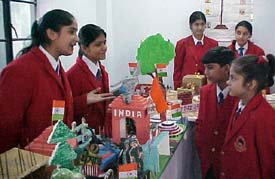 A student explains models to junior students