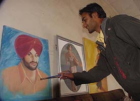 Shingara Singh gives last touches to the portrait of the late Punjabi singer, Surjit Singh Bindrakhiya