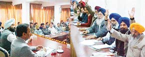The MC Commissioner, Mr S.K. Sharma, and the City Mayor, Mr Nahar Singh Gill, listen as councillors raise their hands to express agreement with the speaker