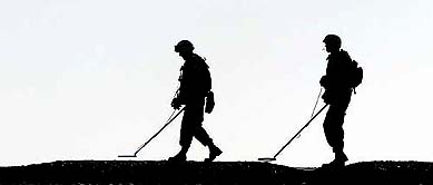 Two US mine sweepers search for mines on the outskirts of Ramadi, near Baghdad, on Wednesday